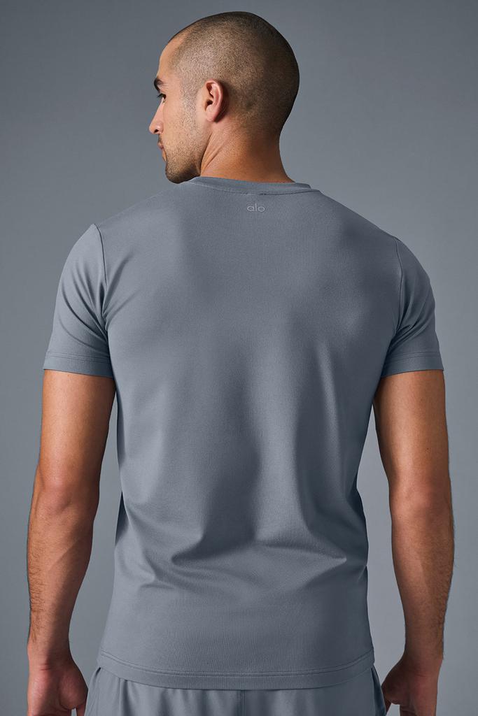 Alo Yoga Conquer Reform Crewneck Short Sleeve - Steel Grey