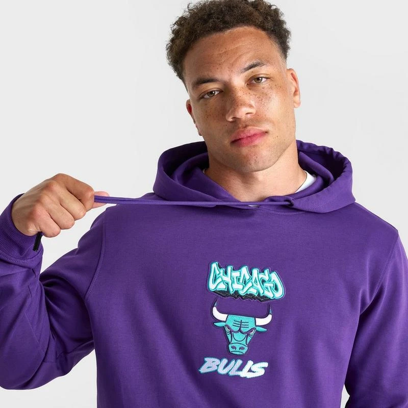 Pro Standard Men's Pro Standard Chicago Bulls Grape Pullover Hoodie 4