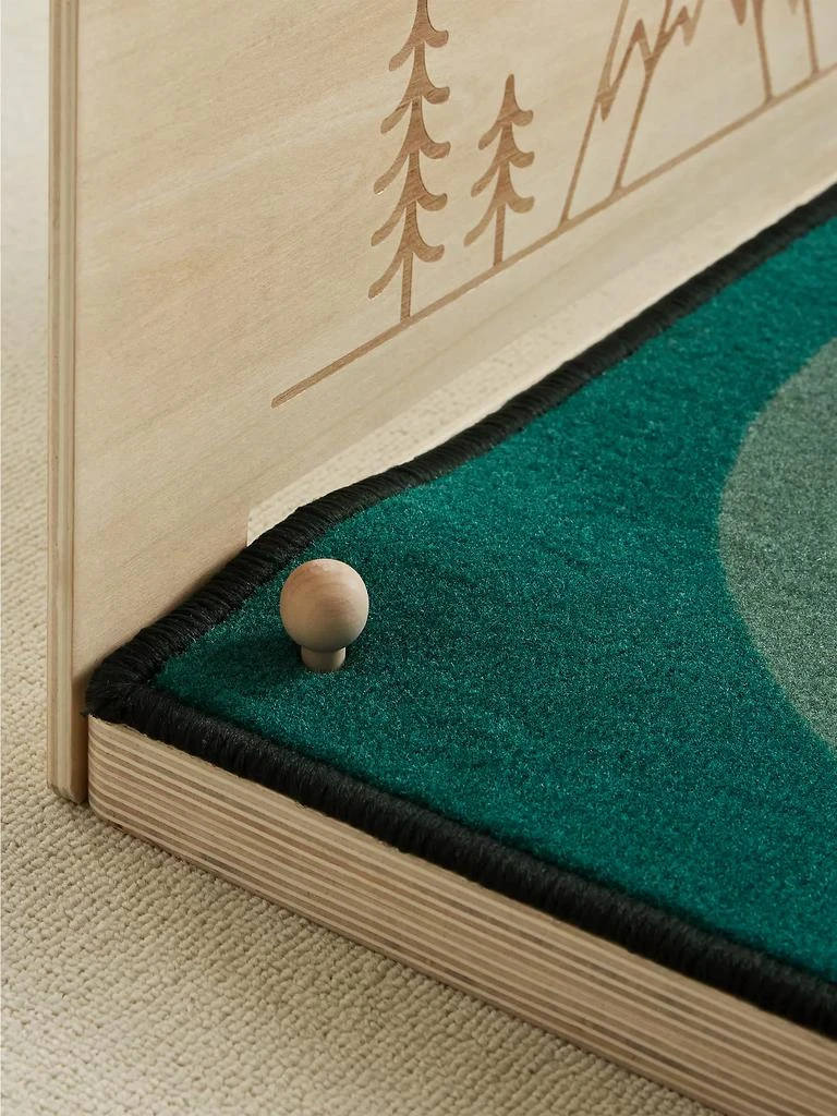 Wonder & Wise Kid's Keen Putting Green 9
