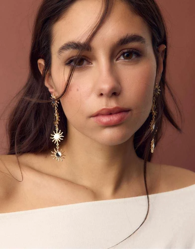 Stradivarius Stradivarius Long sun mirror effect earring in gold 2