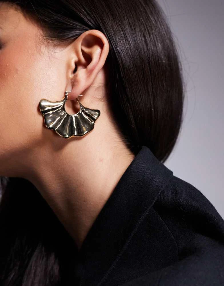 8 Other Reasons 8 Other Reasons fan wave hoop earrings in gold resin and 18k gold plated 1