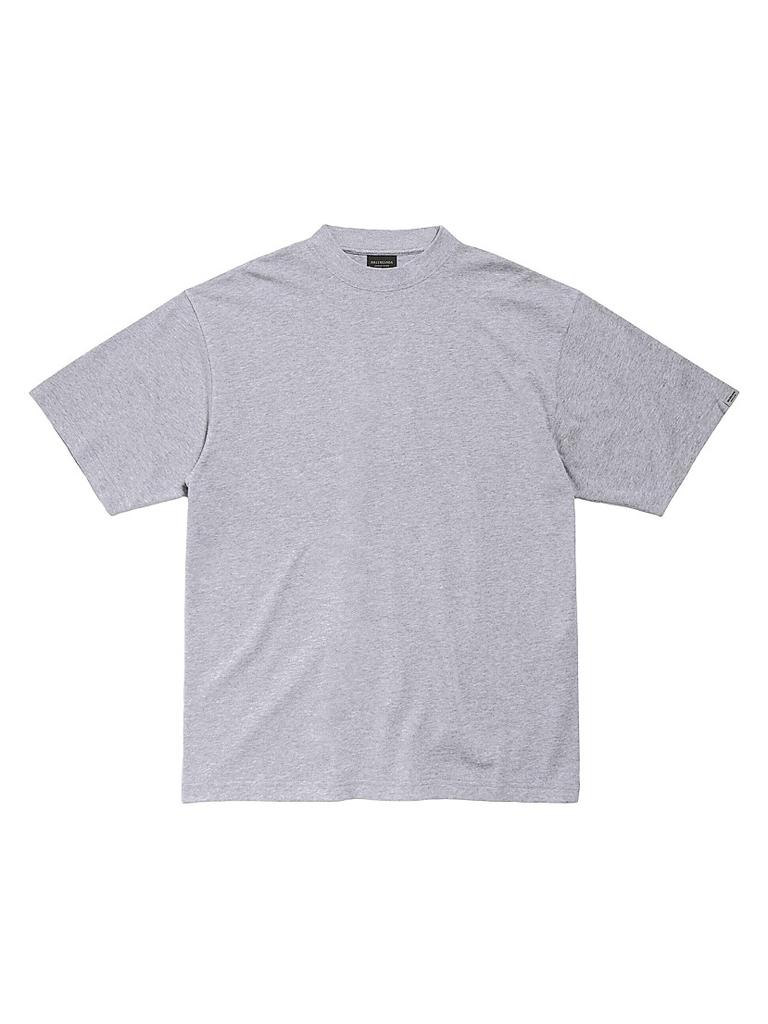 BALENCIAGA Garde-Robe ミディアムフィットTシャツです。 Balenciaga Patch Garde-Robe Medium Fit T-Shirt - T-Shirts - Free