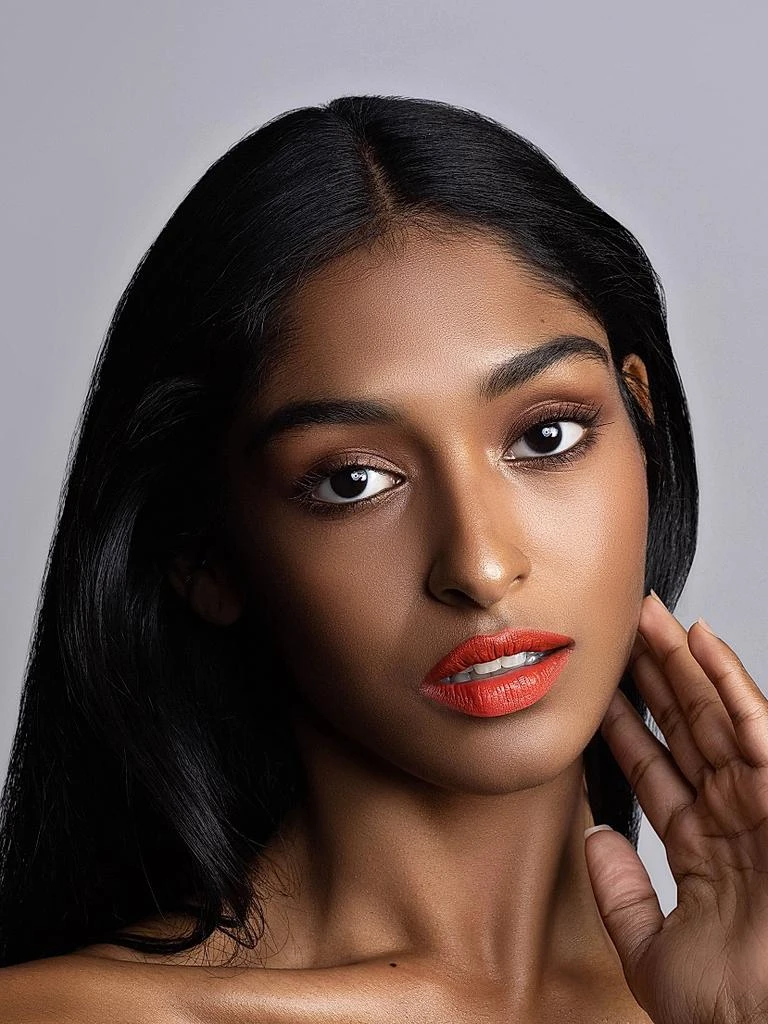 Valde Soar Storybook Armor Curiosity 2-Piece Lipstick 
Case Set 5