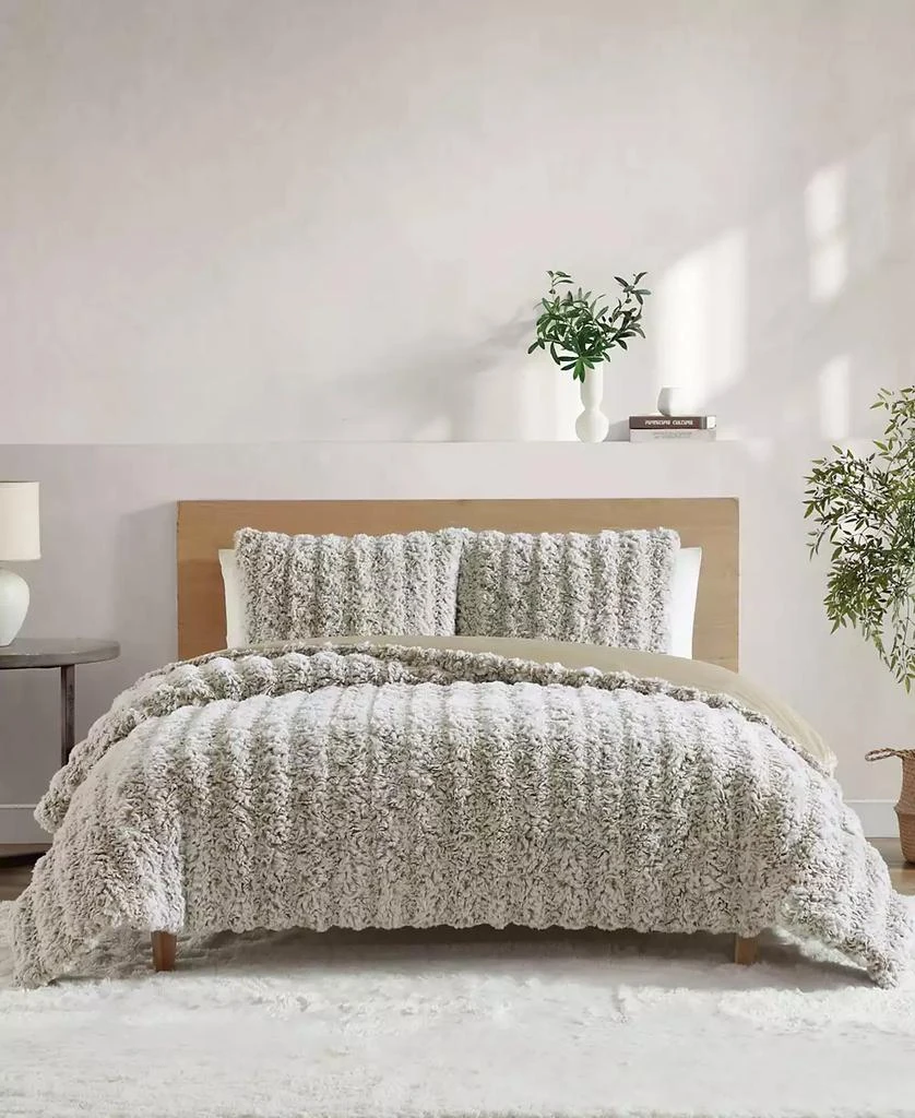 UGG Balboa Plush Comforter Set 1