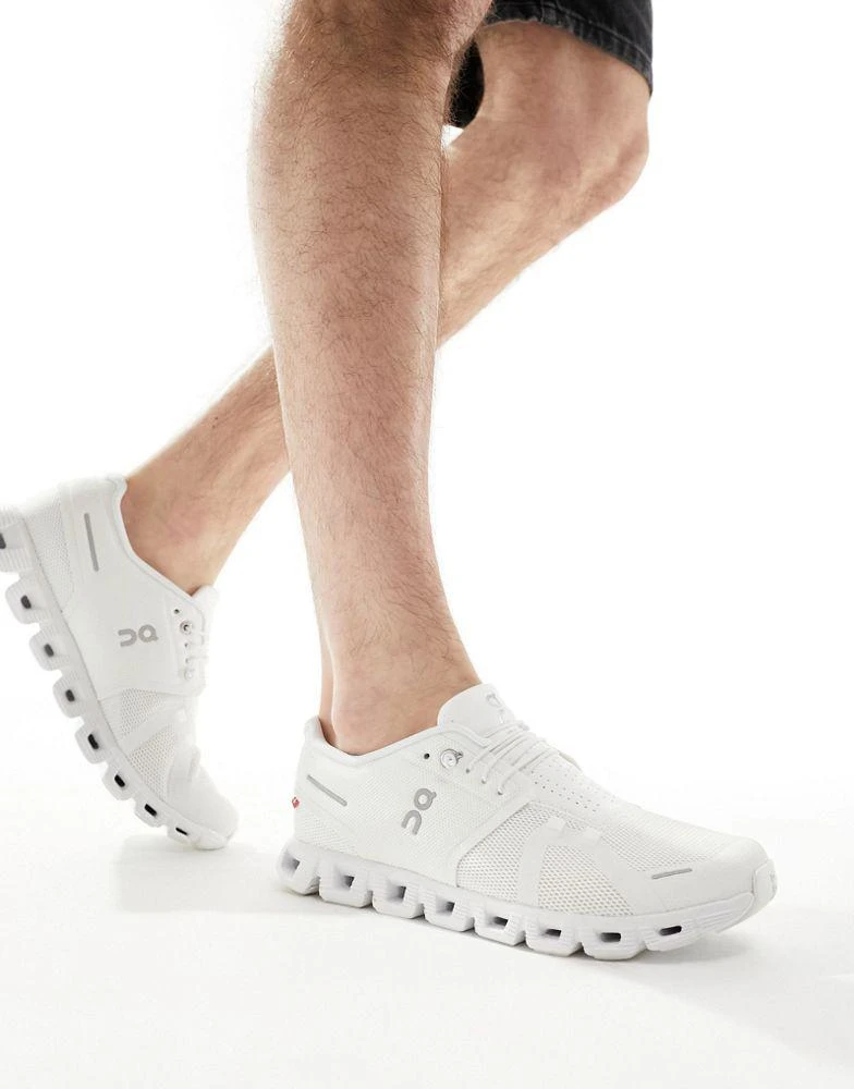 On Running ON Cloud 5 trainers in white