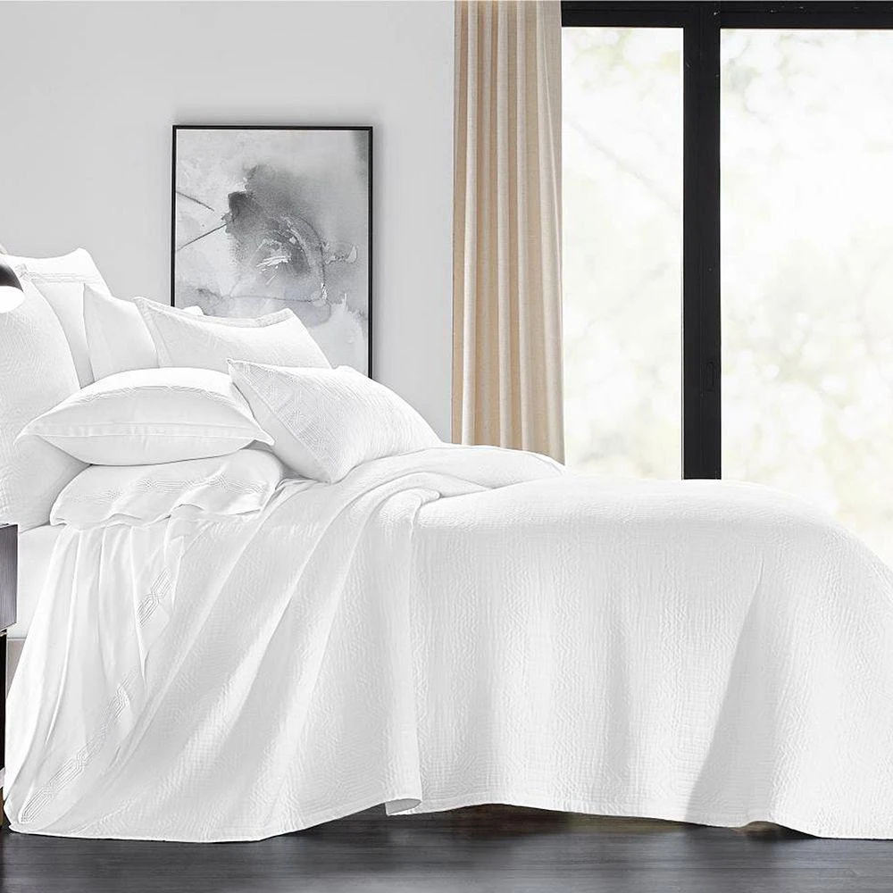 Hudson Italian Tivoli Matelasse Coverlet, King - Exclusive 2