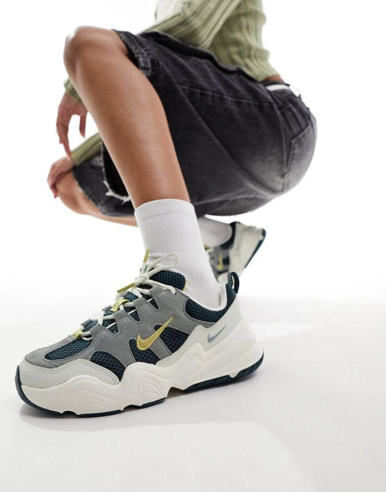 NIKE Nike Tech Hera unisex trainers in deep jungle and sea glass 1