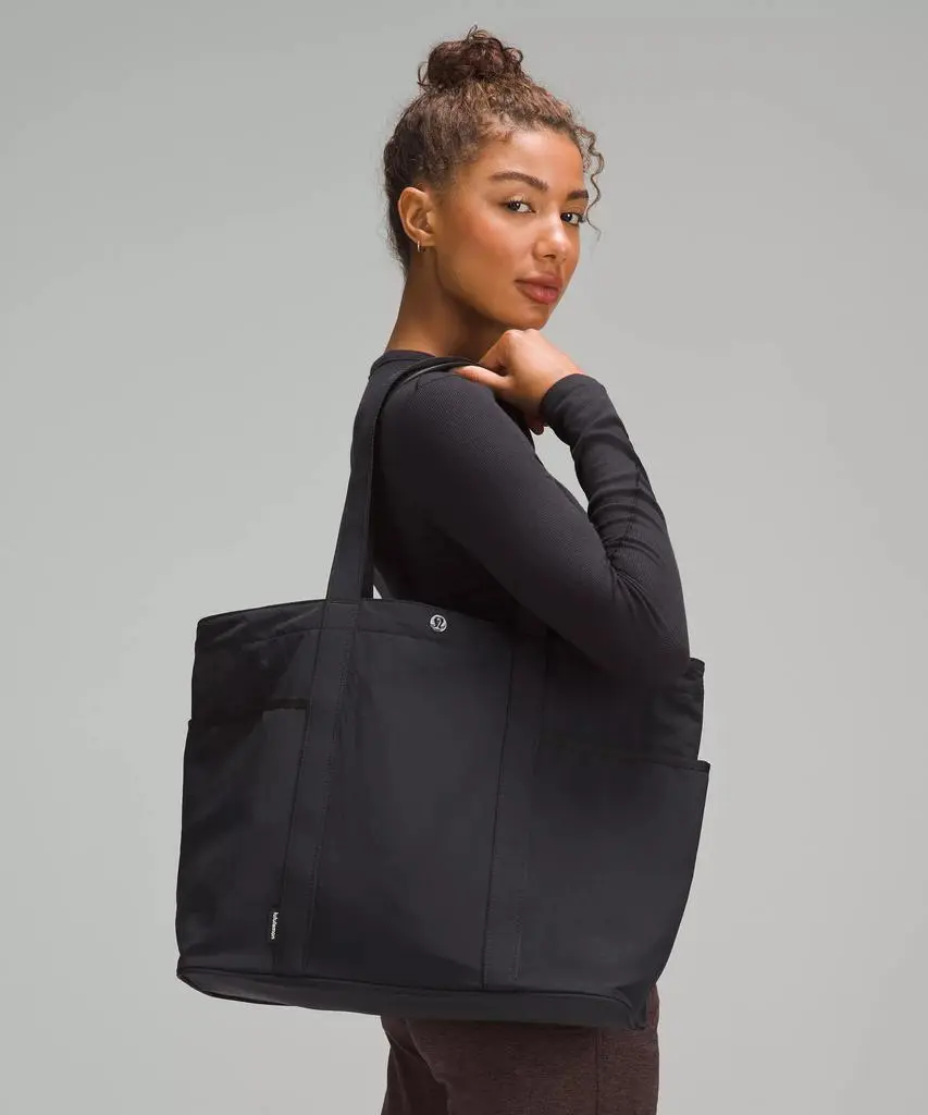 Lululemon Daily Multi-Pocket Tote Bag 20L - Tote Bags - Compare Prices from  8+ Stores - BeyondStyle