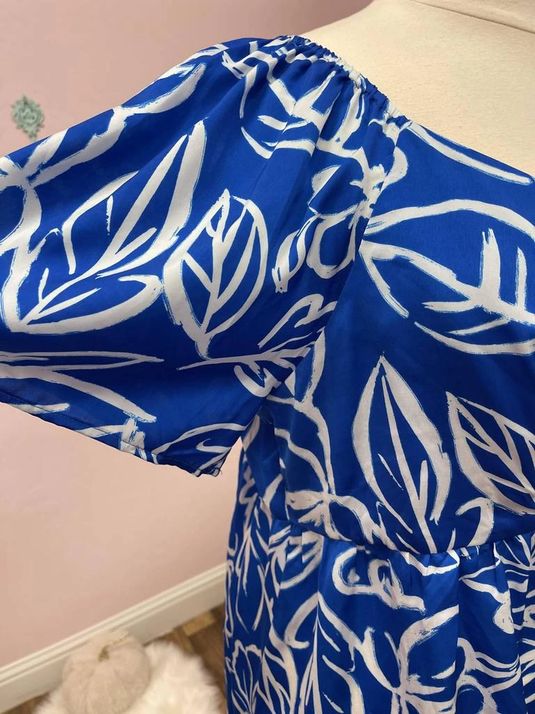 Skies Are Blue Plus Size Square Neck Print 3