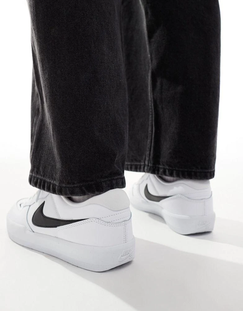 NIKE Nike SB Force 58 trainers in white and black 3