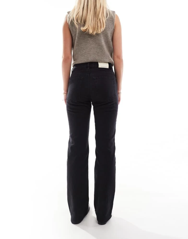 Stradivarius Stradivarius D98 Petite straight leg jeans in black 2