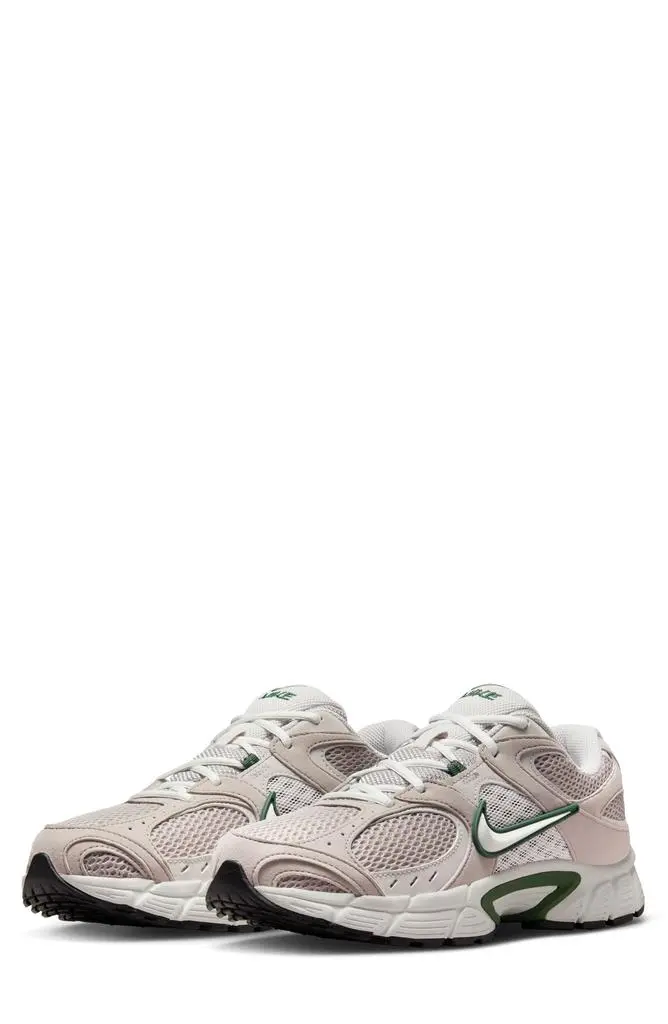NIKE Nike V5 Runner Sneaker