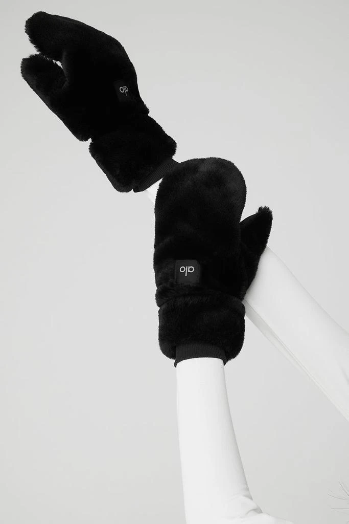 Alo Yoga Faux Fur Mittens - Black 4