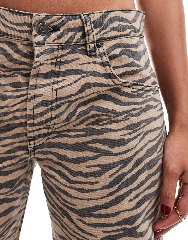 ASOS ASOS DESIGN  baggy  jean in tiger print 5
