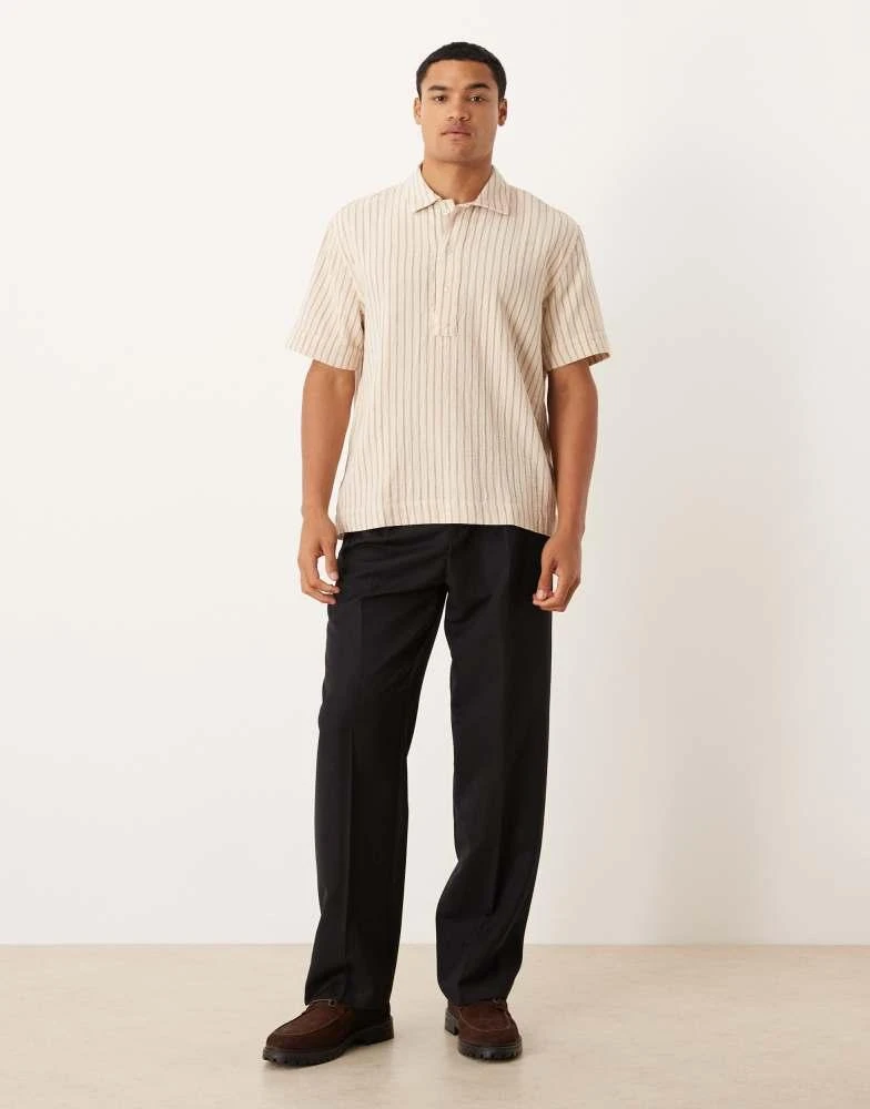 Abercrombie 
Fitch Abercrombie 
Fitch short sleeve cropped poplin shirt in beige 2