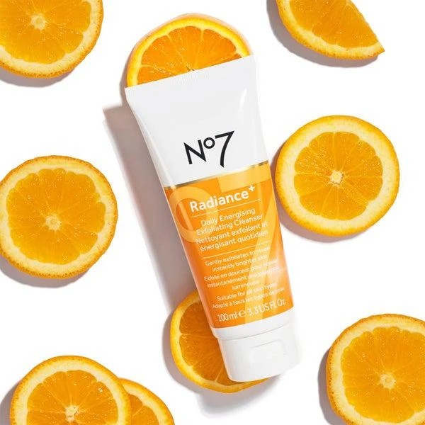 No7 Radiance+ Daily Energizing Exfoliating Cleanser 2