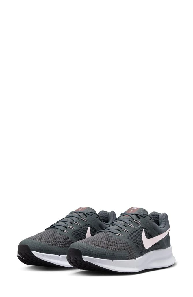 NIKE Run Swift 3 Running Shoe 1