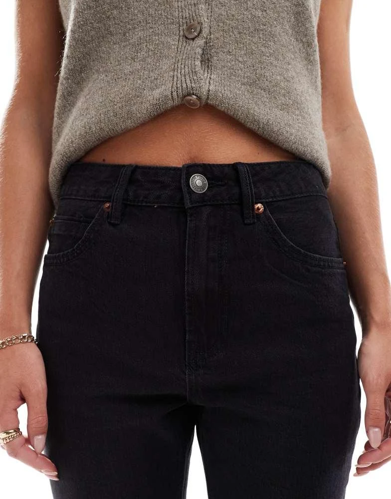 Stradivarius Stradivarius D98 Petite straight leg jeans in black 5