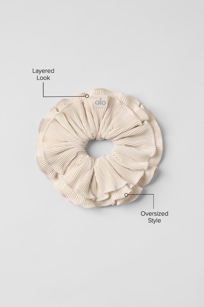 Alo Micro Plisse Oversize Scrunchie - Oat Milk