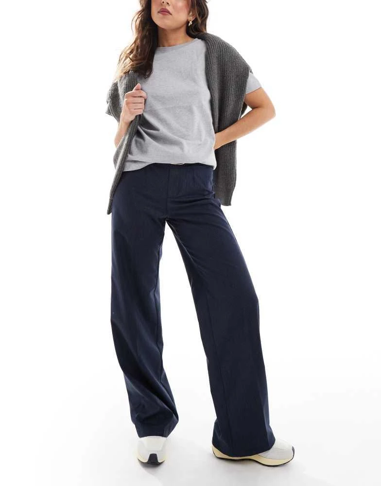 Bershka Bershka wide leg tailored trousers in navy pinstripe 1