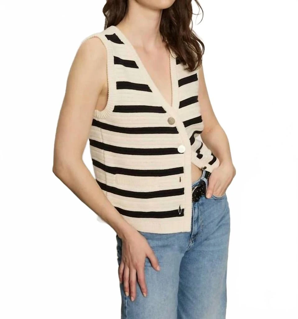 Sanctuary Textured Sweater Vest In Macrame/black 2