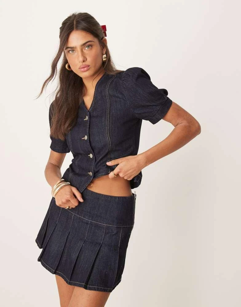 Glamorous Glamorous pleated mini skirt in indigo denim co-ord 3