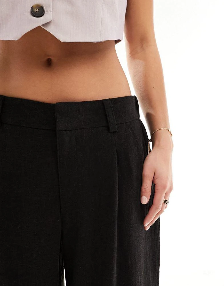 ASOS ASOS DESIGN Petite relaxed straight leg trousers with linen in black 4
