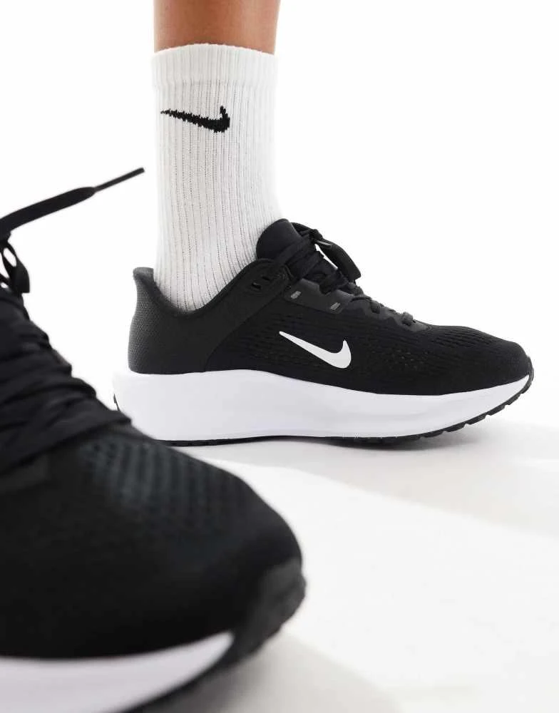 NIKE Nike Running Quest 6 trainers in black and white 3