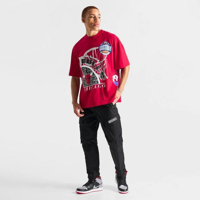 Mitchell and Ness Men's Mitchell & Ness Chicago Bulls NBA Logo Blast Graphic T-Shirt 3