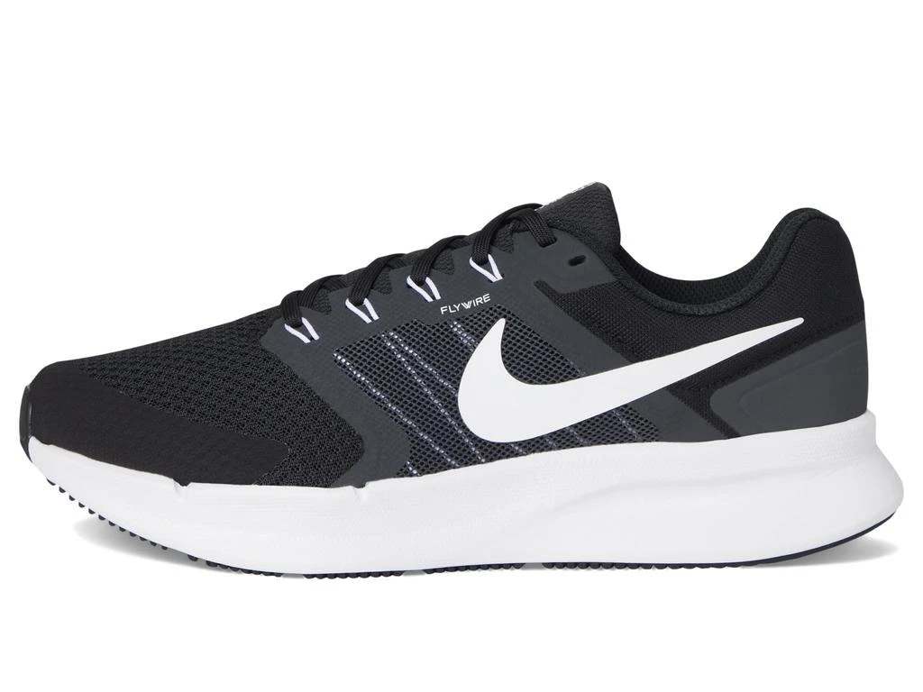 NIKE Run Swift 3 4