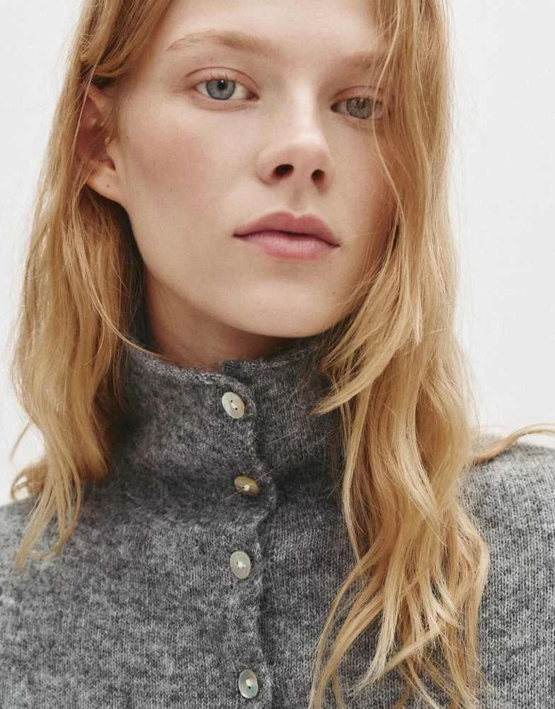 Pull&Bear Pull&Bear High neck buttoned cardigan in grey marl 3