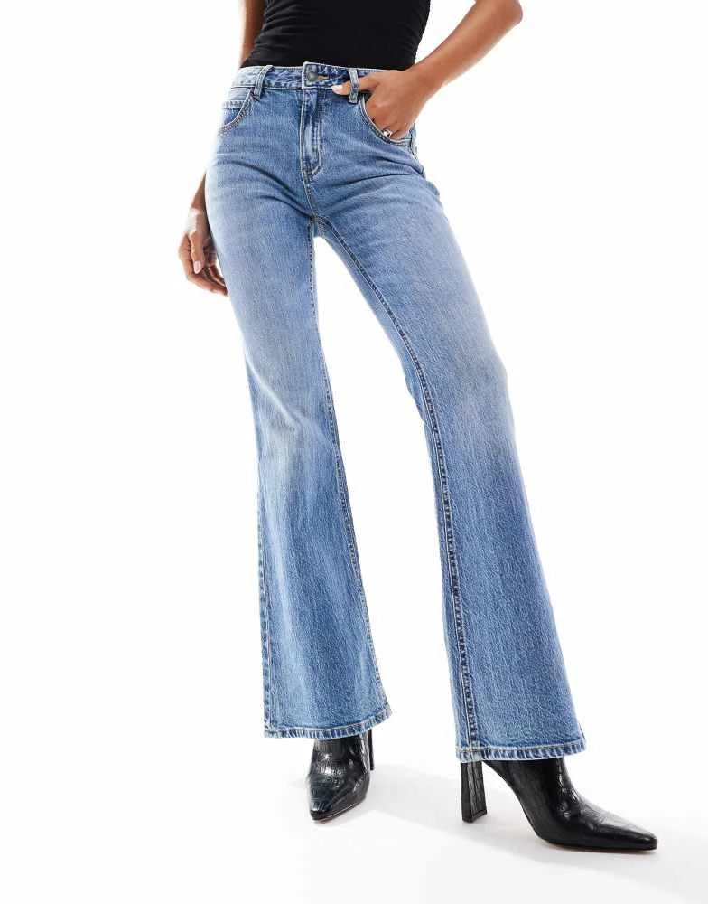 Stradivarius Stradivarius STR flare jean in medium washed blue 3
