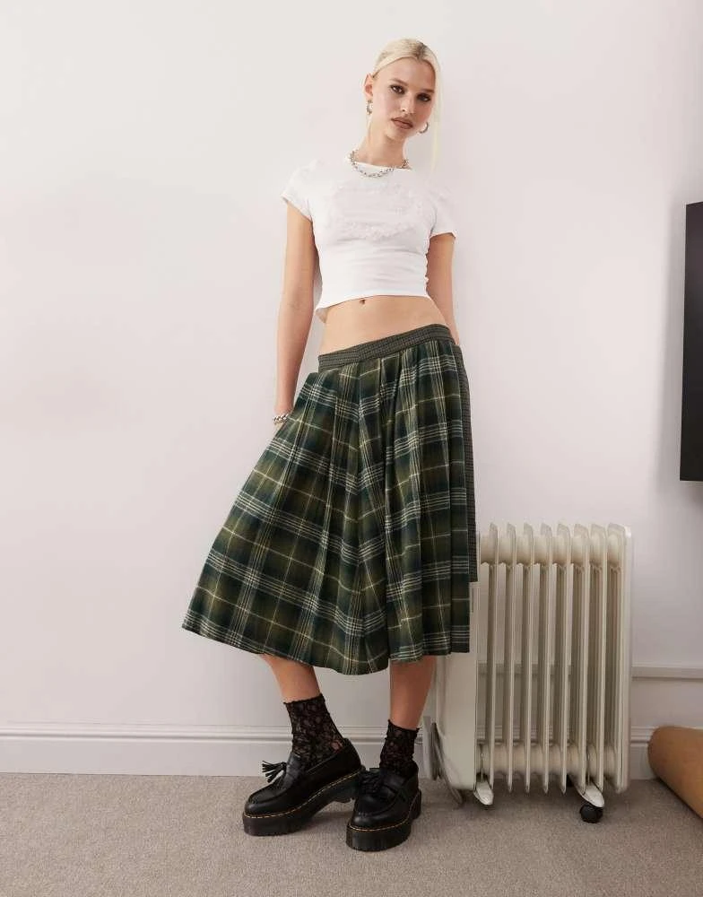 Monki Monki shrunken fit top with frill heart graphic in white 4