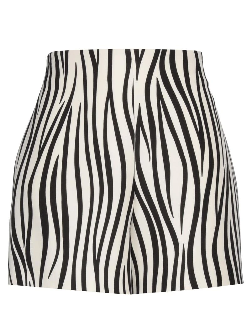 Valentino Shorts
Bermuda 1