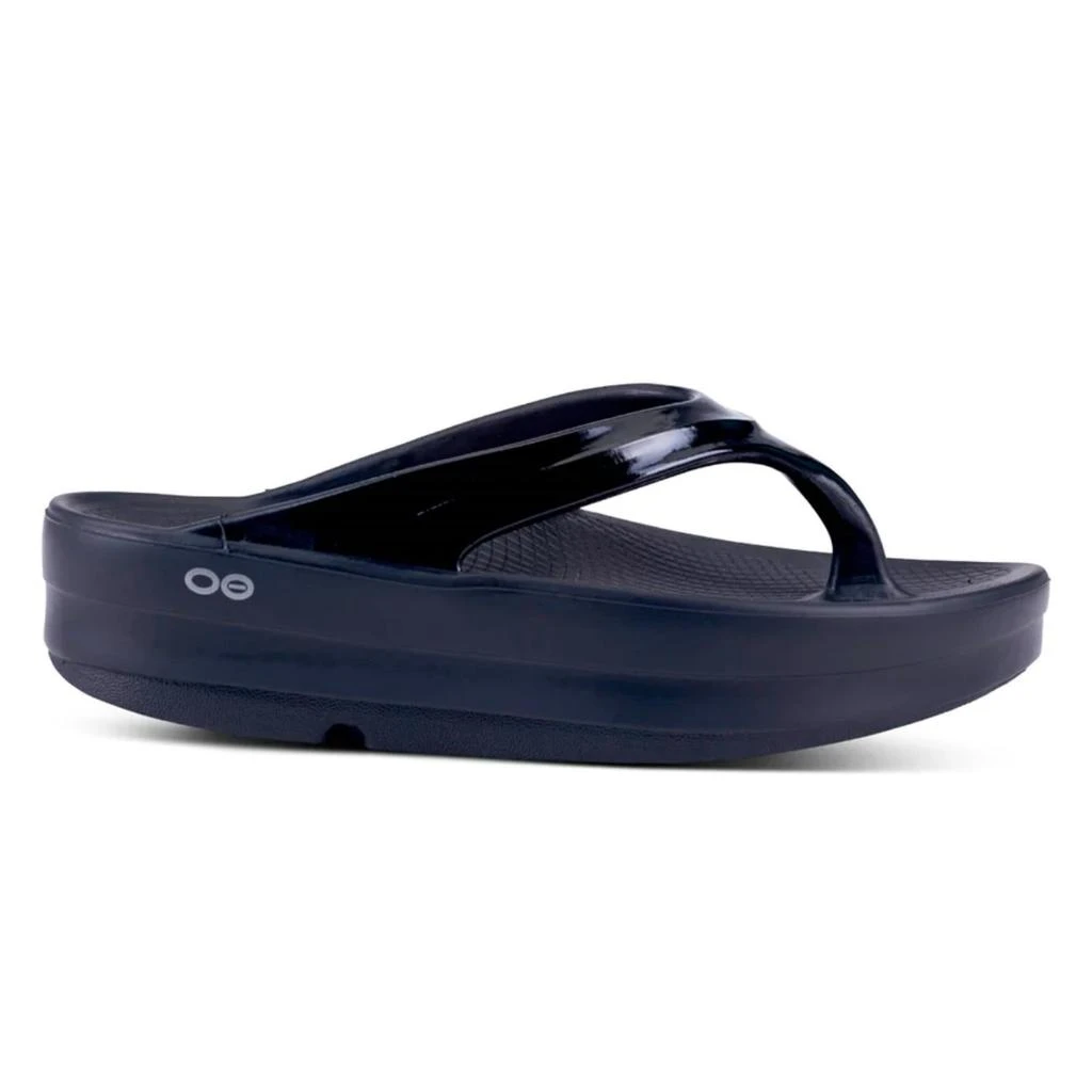 OOFOS Women's Oomega Thong Sandal In Black 2