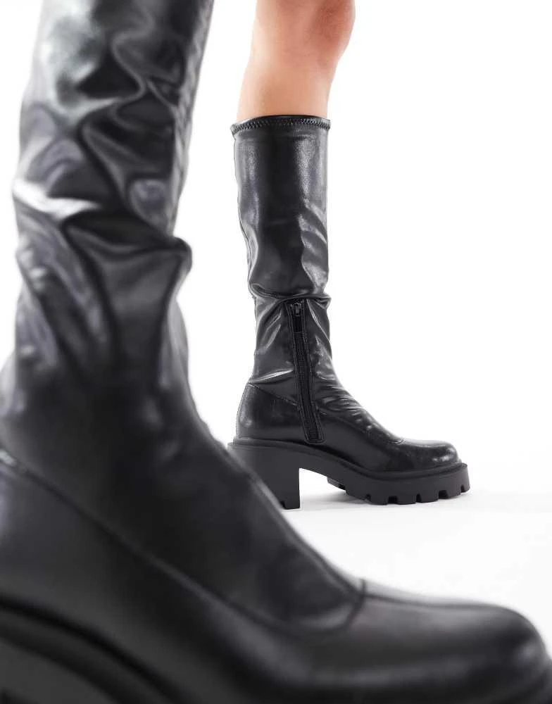 Stradivarius Stradivarius knee high chunky heeled boot in black 4