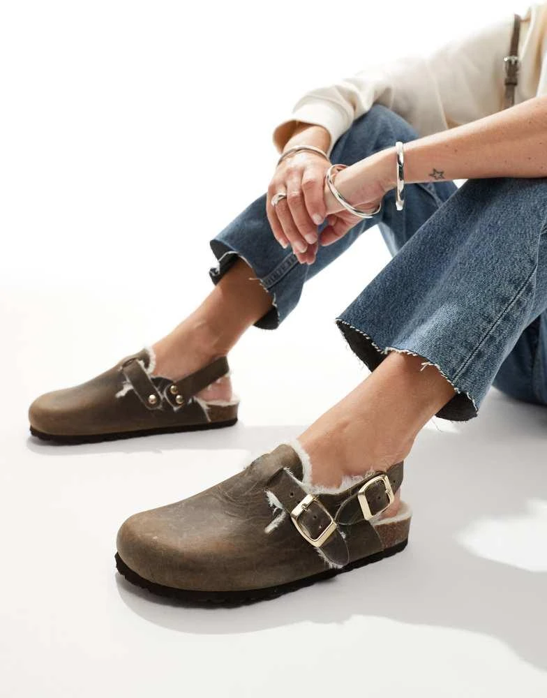 Steve Madden Steve Madden Odim sling back clogs with faux fur lining in brown leather 1