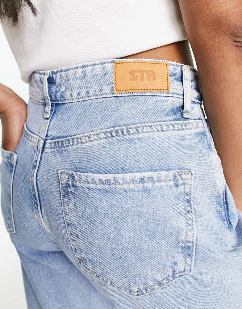 Stradivarius Stradivarius STR straight leg jean in light wash blue 2