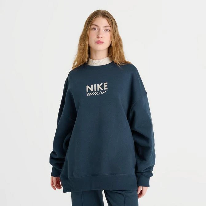 NIKE Women's Nike Sportswear Gym Life Oversized Fleece Crewneck Sweatshirt 3