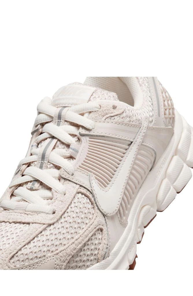 NIKE Zoom Vomero 5 Sneaker 8
