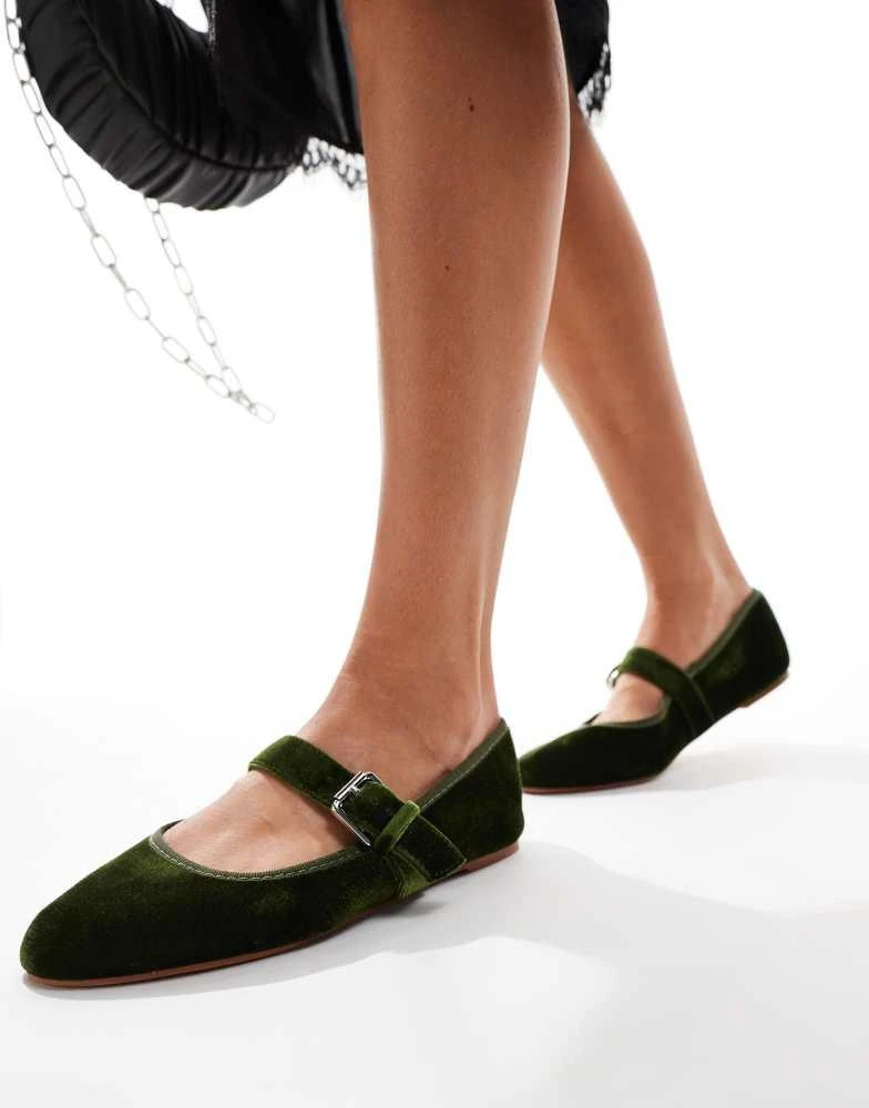 ASOS ASOS DESIGN Wide Fit Lou Mary Jane ballet in green velvet 2