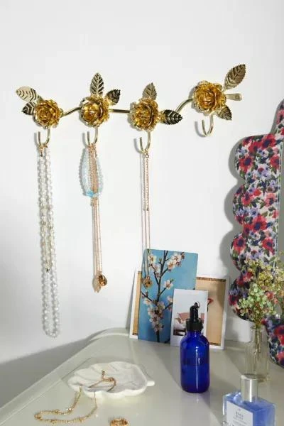 Urban Outfitters Rosette Jewelry Hanger 1