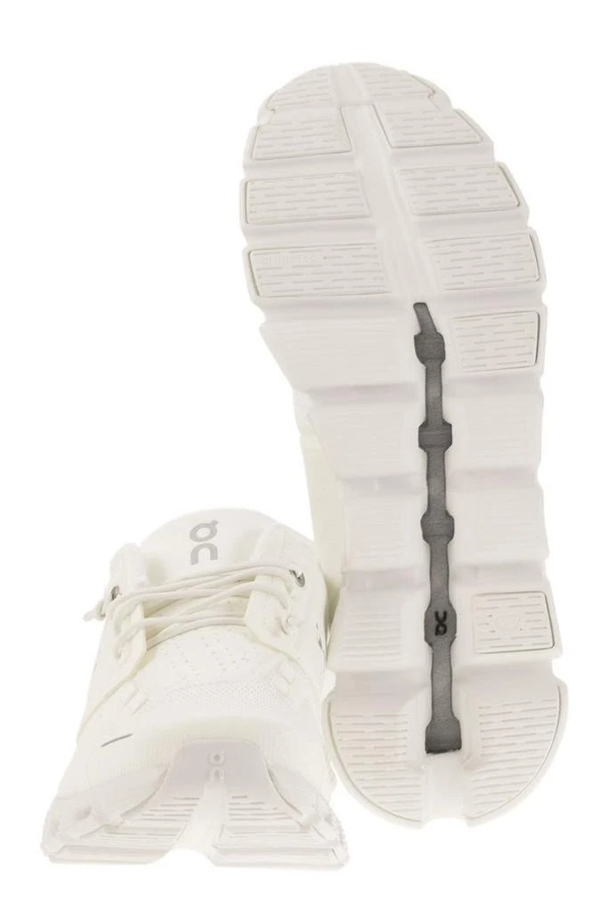 On CLOUD 5 - SNEAKERS 5
