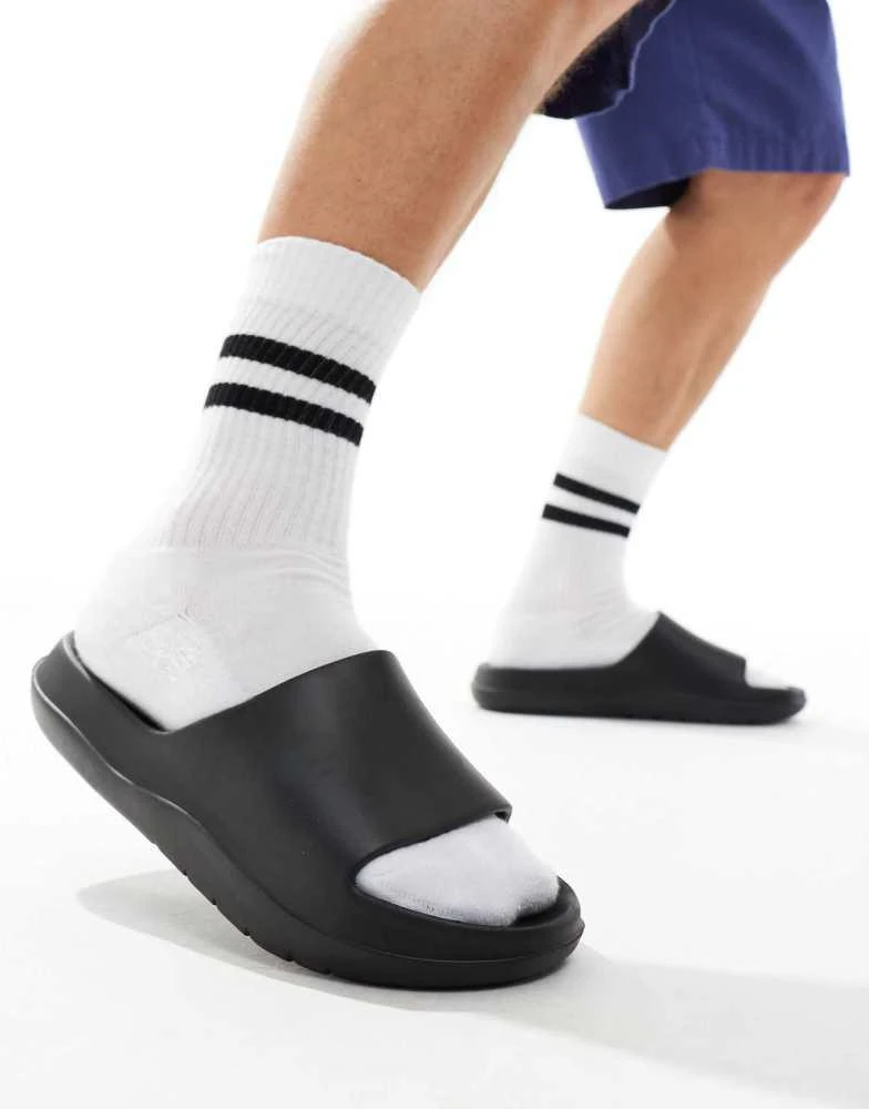 ASOS ASOS DESIGN chunky sliders in black 1