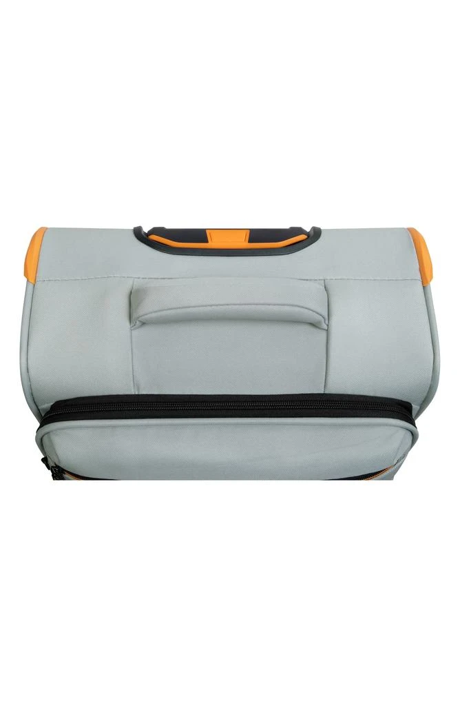 it luggage Compartment 27-Inch Softside Spinner Luggage 10