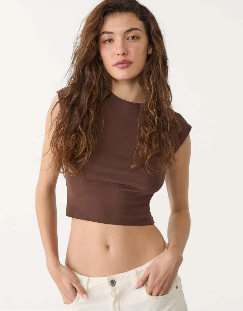 Stradivarius Stradivarius fitted cropped t-shirt in brown 1