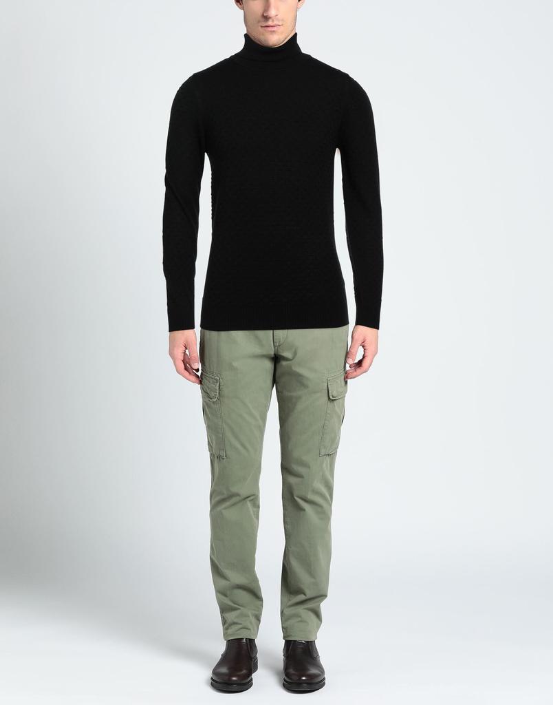 JEORDIE
S Turtleneck