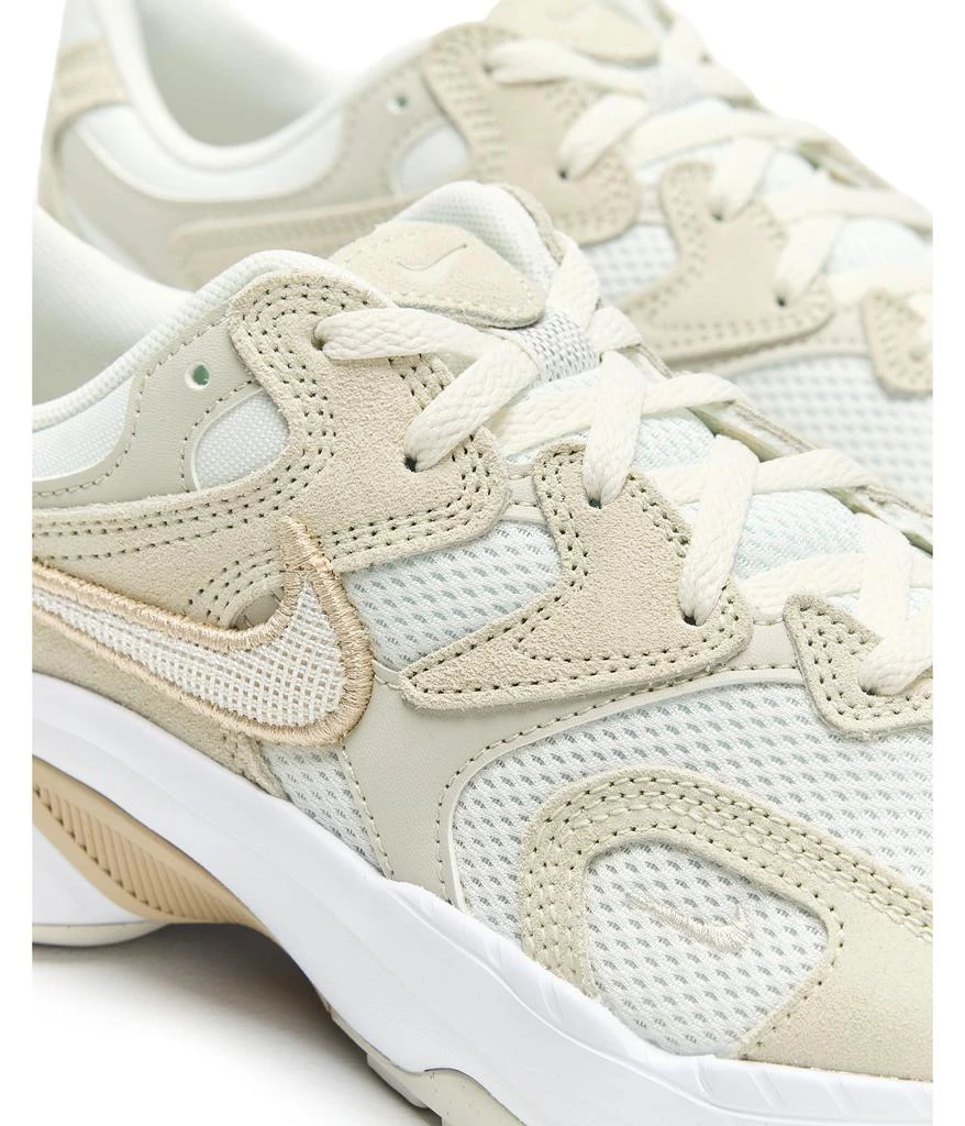NIKE Al8 6