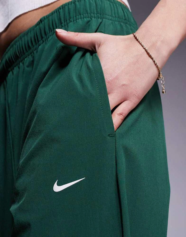 NIKE Nike Trend woven wide leg trousers in green 4