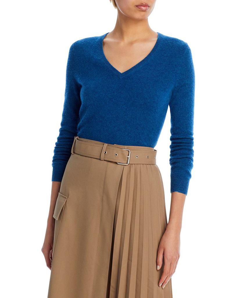 Top $198 Bloomingdale’s cashmere V-Neck Sweater